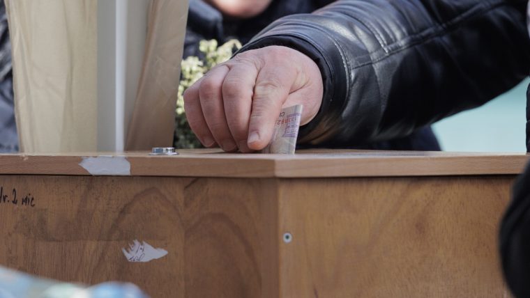 Barbat retinut dupa ce a furat banii din cutii manastrii