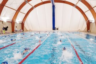 Bazinul de inot din Curtea de Arges se redeschide