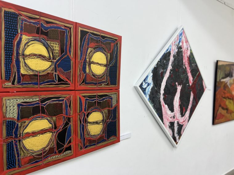 Cat valoreaza picturile de la Salonul Argesean