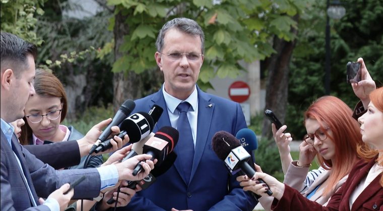 Cine da ordinul pentru doborarea dronelor intruzive