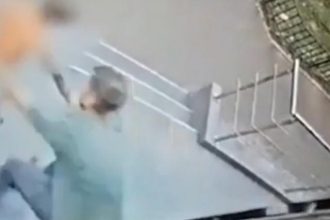 Copil roman rapit de tatal sau in Italia