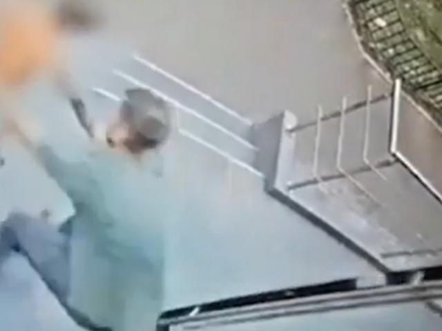 Copil roman rapit de tatal sau in Italia