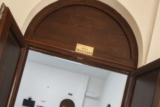 Criticul literar Nicolae Oprea si scriitorul Cristian Melesteu invitati la Filarmonica Pitesti