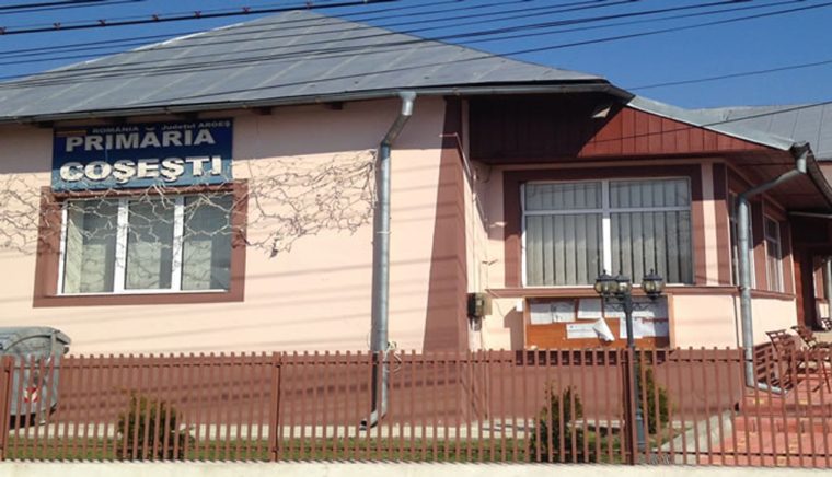 Doua strazi din Coseshti sunt reabilitate din fonduri proprii