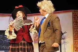 E de ras la teatrul din Pitesti duminica seara