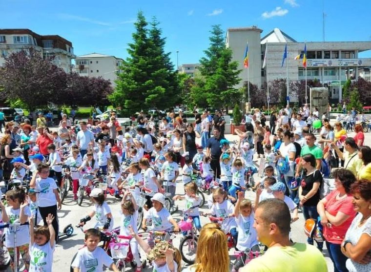 Ecologizare si activitati sportive pentru copii la Mioveni