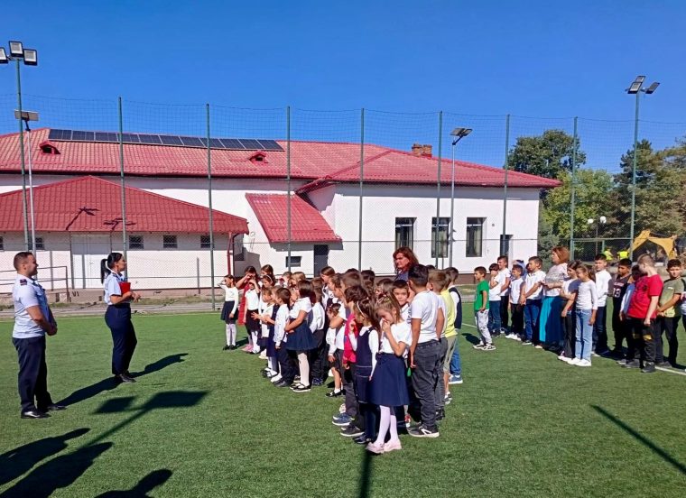 Elevii din Oarja invata sa reactioneze la cutremur