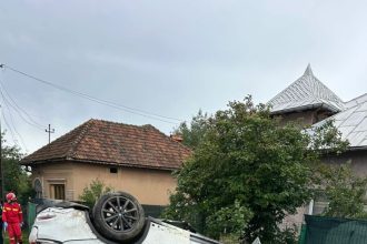 Masina rasturnata in Arges un ranit transportat la spital