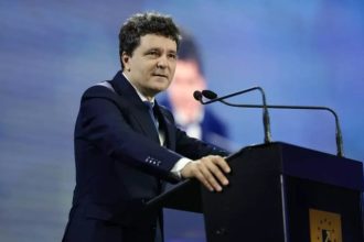 Nicushor Dan a semnat legea impotriva camatariei