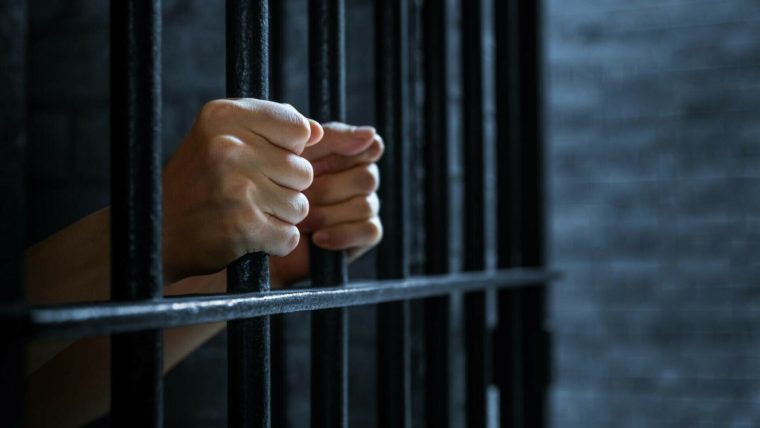 O romanca de 26 de ani s a sinucis in penitenciarul din Italia