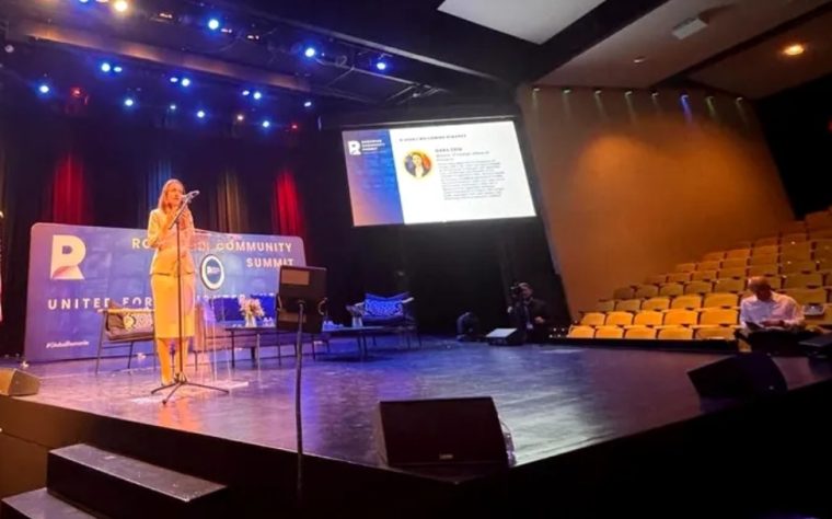 Oana Toiu a vorbit la Chicago in fata publicului gol