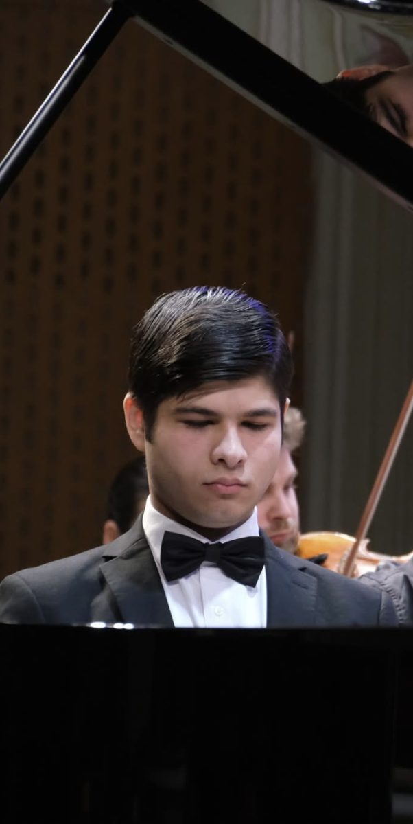 Pianistul Robert Bascoveanu recital la Filarmonica din Pitesti