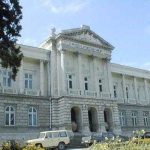 Pictorii expun la Salonul Argesean de Arte