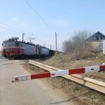 Pites ti A traversat calea ferata cu masina cand bariera era coborata Ce amenda a primit