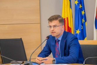 Pites ti Autobuze noi spre Supernova si Auchan Bradu