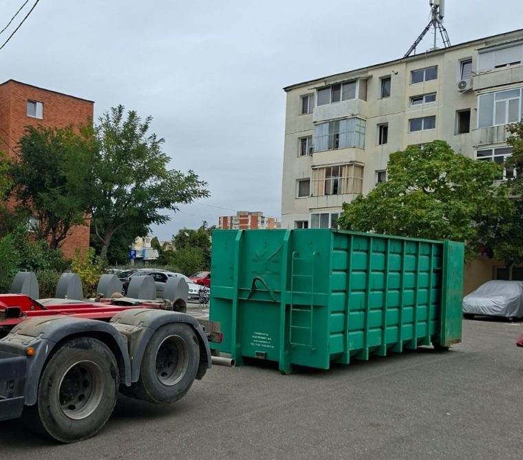 Piteshti A inceput colectarea deseurilor voluminoase si DEEE