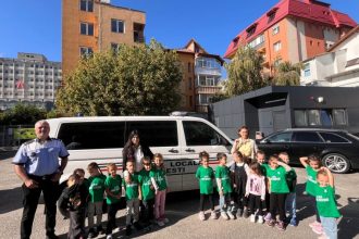 Piteshti Copiii de la gradinita vizita la Politia Locala