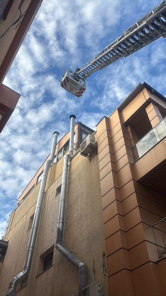 Pitesti Incendiu la un cos de fum evacuari