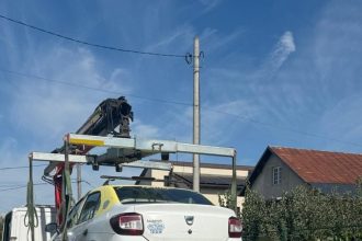 Pitesti Un Logan abandonat ridicat de Politia Locala