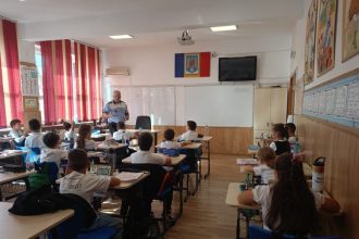 Politistii locali au reluat orele de siguranta rutiera