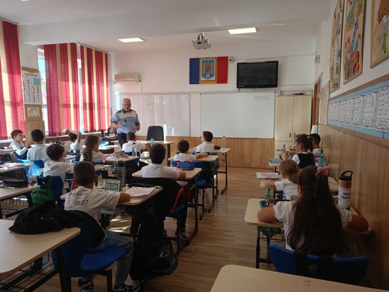 Politistii locali au reluat orele de siguranta rutiera