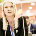 Premier in Parlament Comisie pentru persoanele vulnerabile