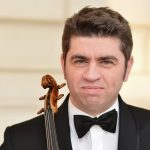 Profesor de viola la Academia Regala canta la Filarmonica Pitesti
