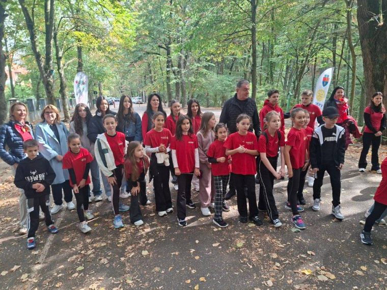 Promenada Inimilor in Parcul Trivale Miscare sanatoasa