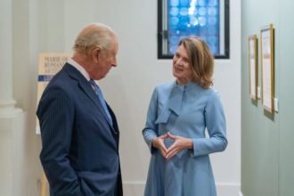Regele Charles a vizitat expozitia Reginei Maria la Londra