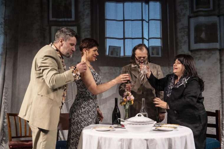 Revista de la Pitesti fantezie despre iubire si magie