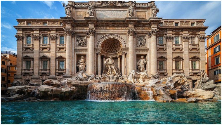 Romani au jefuit turistii de la Fontana di Trevi