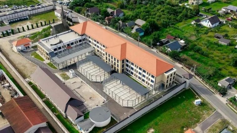 Romania deschide primul penitenciar cu biblioteci si sala de spectacole