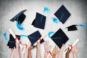 Romania pe ultimul loc in UE la absolventi universitari