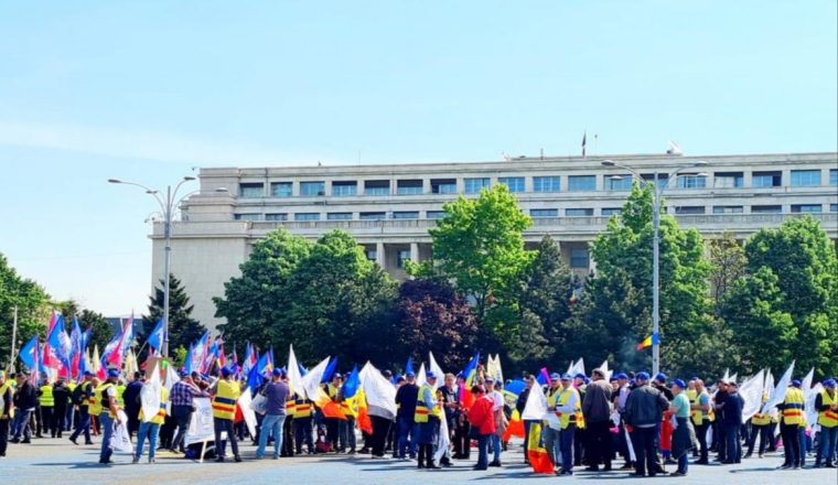 Sindicalistii din administratia publica locala protesteaza luni