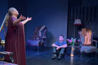 Teatrul din Pitesti deschide stagiunea cu Portretul Doamnei T