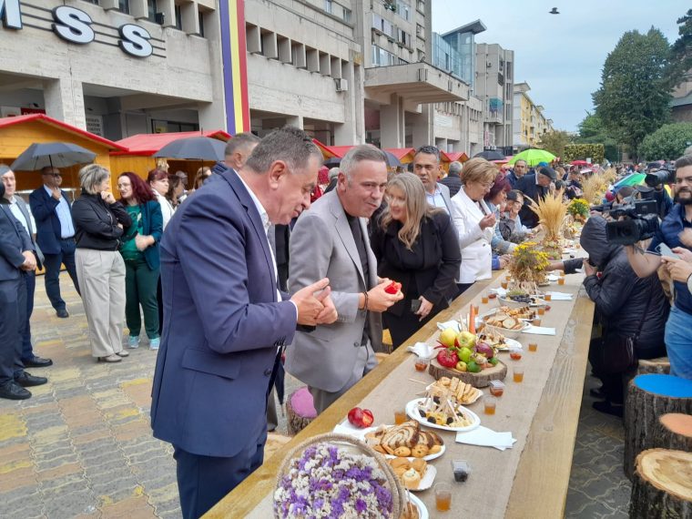 Toamna pitestana s a deschis cu ministrul Agriculturi