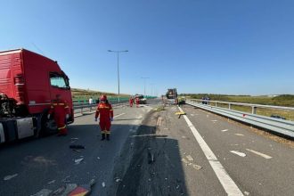 Trei barbati au murit loviti de o cistern