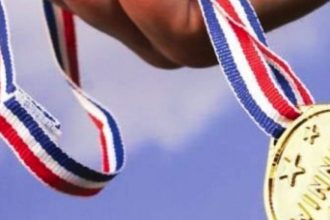 Un elev roman a castigat aur la o competitie de astrofizica