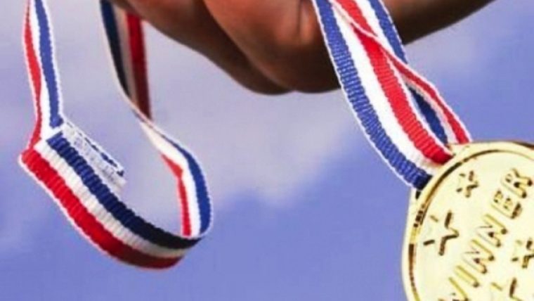 Un elev roman a castigat aur la o competitie de astrofizica