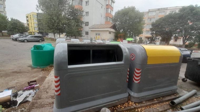 Vandalism la Mioveni insula ecologica de langa Piata Dacia