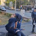 Video Sa prabusit in centrul Pitesti Un jandarm a intervenit