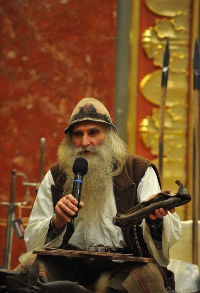 Vine la Toamna pitesteana Opincarul care a incaltat un rege