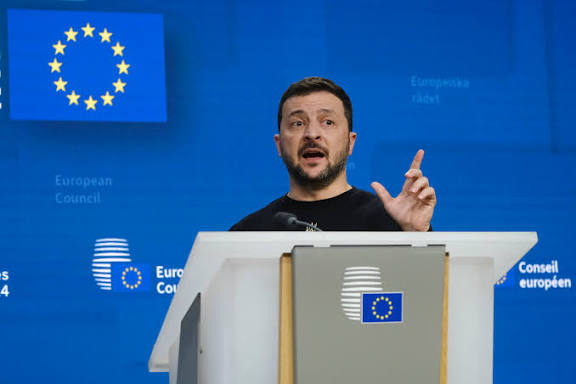 Zelenski anunta salarii mai mari pentru profesori