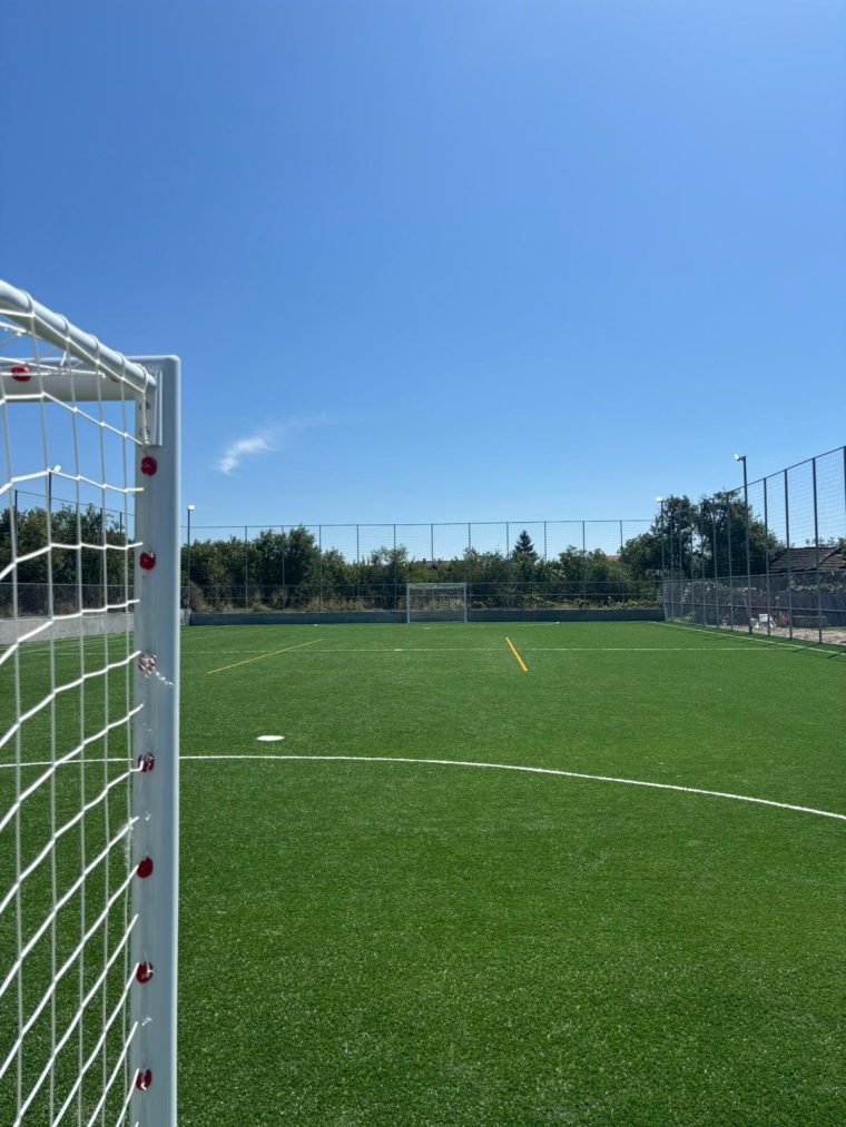 budeasa angajeaza personal pentru intretinerea terrenului de sport