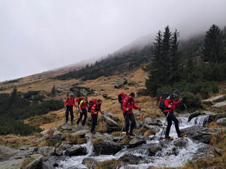 18 salvatori din Arges misiune dificila pe munte