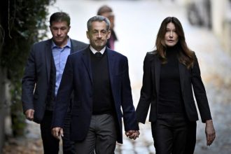 Ajuns la inchisoare Sarkozy a cerut eliberarea