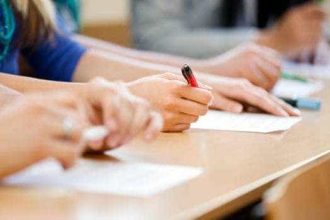 Autoritatile din Cernauti inchid 16 licee romanesti