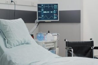 Camere video si buton de pana in spitale legea promulgata