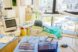 Clinica Dr TEO Zambim impreuna Implant Dentar