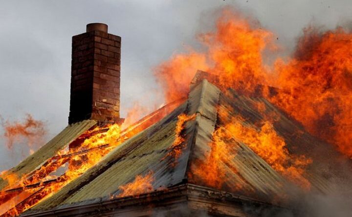 Gospodarie in flacari la Rucar